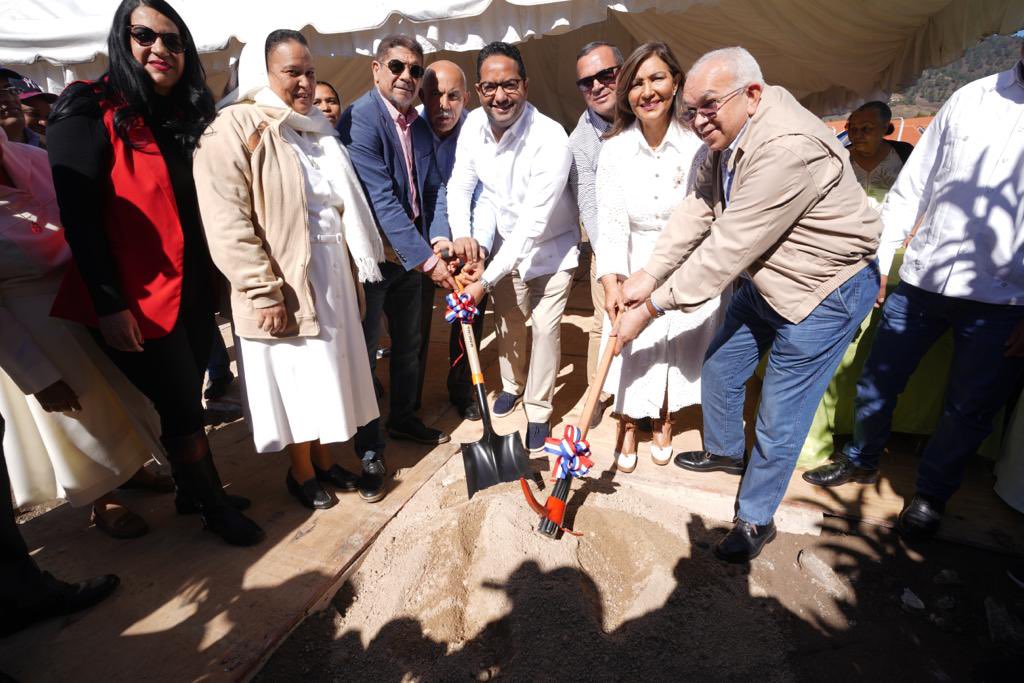 MinpreRD's tweet image. El Gobierno del presidente @luisabinader dejó iniciados los trabajos para la construcción del proyecto Residencia de Acogida de Adultos Mayores Sor Juana María Valdez, en Constanza, complejo diseñado para favorecer a las personas de la tercera edad.
1/2🧶