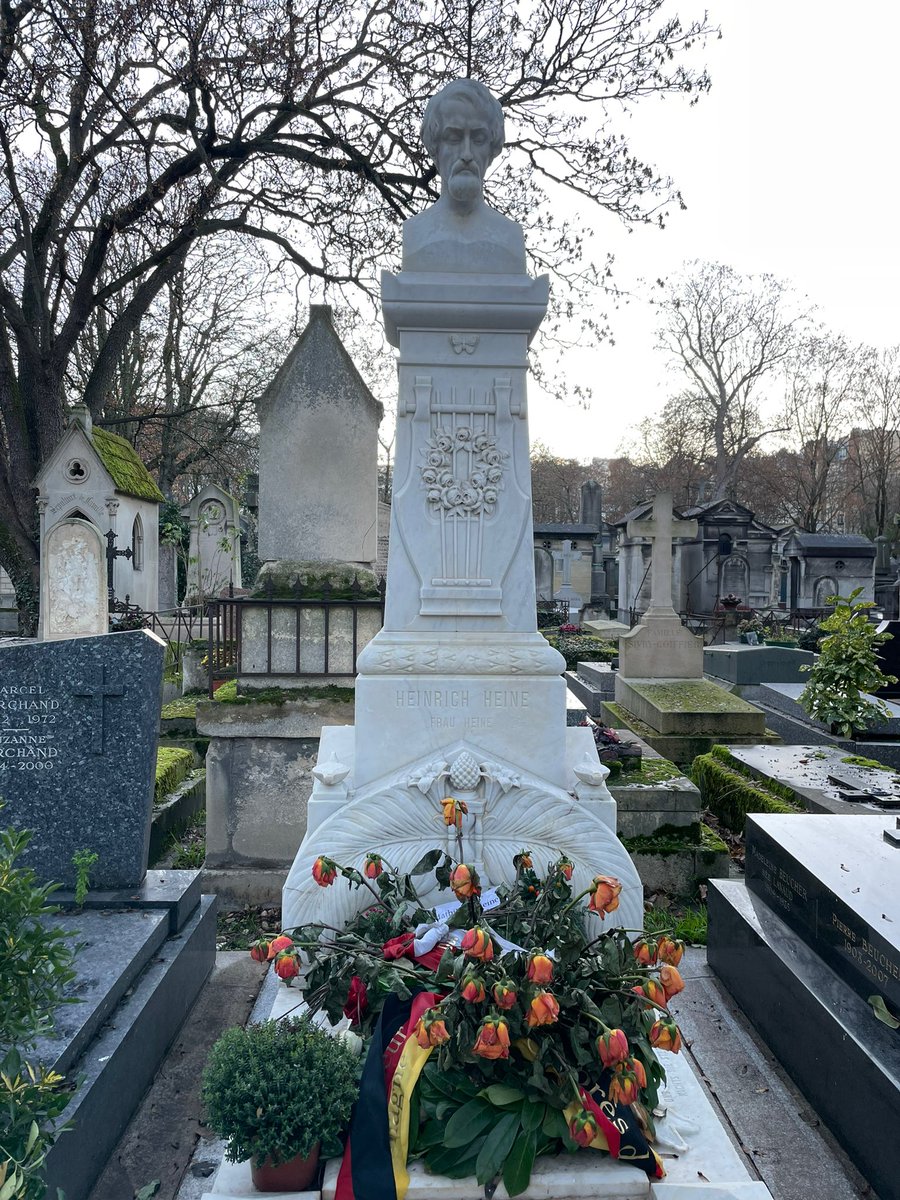DailyGoethe's tweet photo. Wo?

Werd ich wo in einer Wüste Eingescharrt von fremder Hand? Oder ruh ich an der Küste Eines Meeres in dem Sand?

— Heinrich Heine

#Paris #MontMartre #Heine https://t.co/4xkkvoowtN