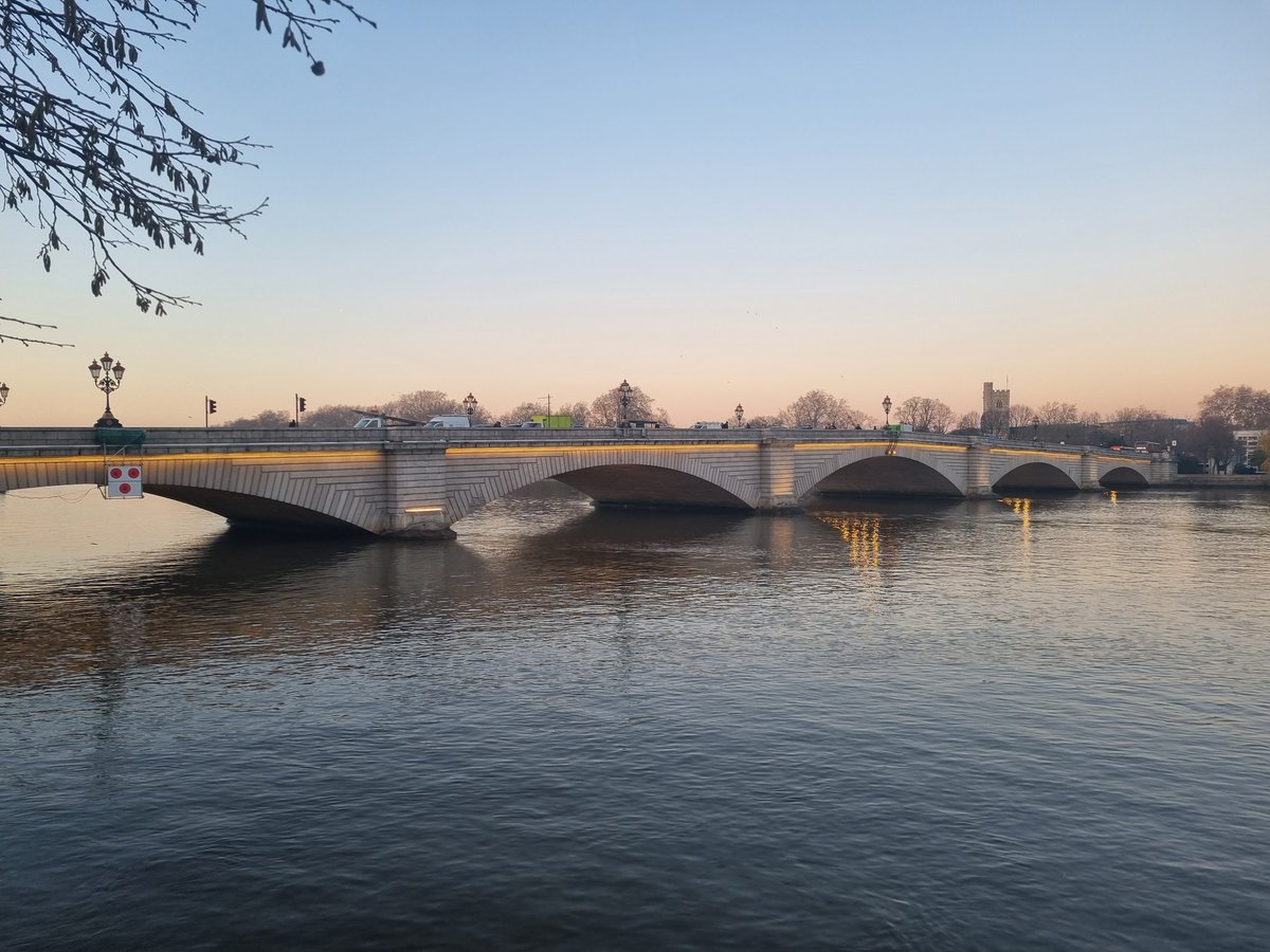 WillCardale4536's tweet photo. 53 miles/85.2km along the Thames path in 2022 along various sections of @ThamesPathNT
Next challenge Tower Bridge to the Thames barrier!
Why not try the route alongside the glorious River Thames?!
#hikingadventures #metropolitanwalkers #rambles #thamespath #thamesriverside https://t.co/B9E4b4LcQa
