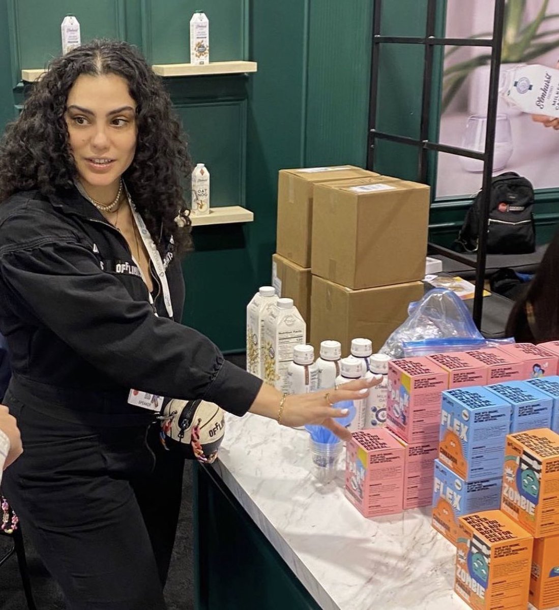 At EXPOWest we spoke at a panel on community packaged goods with <a href="/chriscantino/">Chris Cantino</a> <a href="/jaimeschmidt/">Jaime Schmidt</a> <a href="/BevNETCraven/">John Craven ↠ ʙᴇᴠɴᴇᴛ.ᴄᴏᴍ</a> <a href="/EmilyElyse/">emilyelyse</a> 👋 

Met up with my favorite weirdos at <a href="/drinkaurabora/">Aura Bora</a> <a href="/PaulVoge/">Paul Voge</a> 💦 and got to see <a href="/offlimits/">OffLimits™️</a> in action