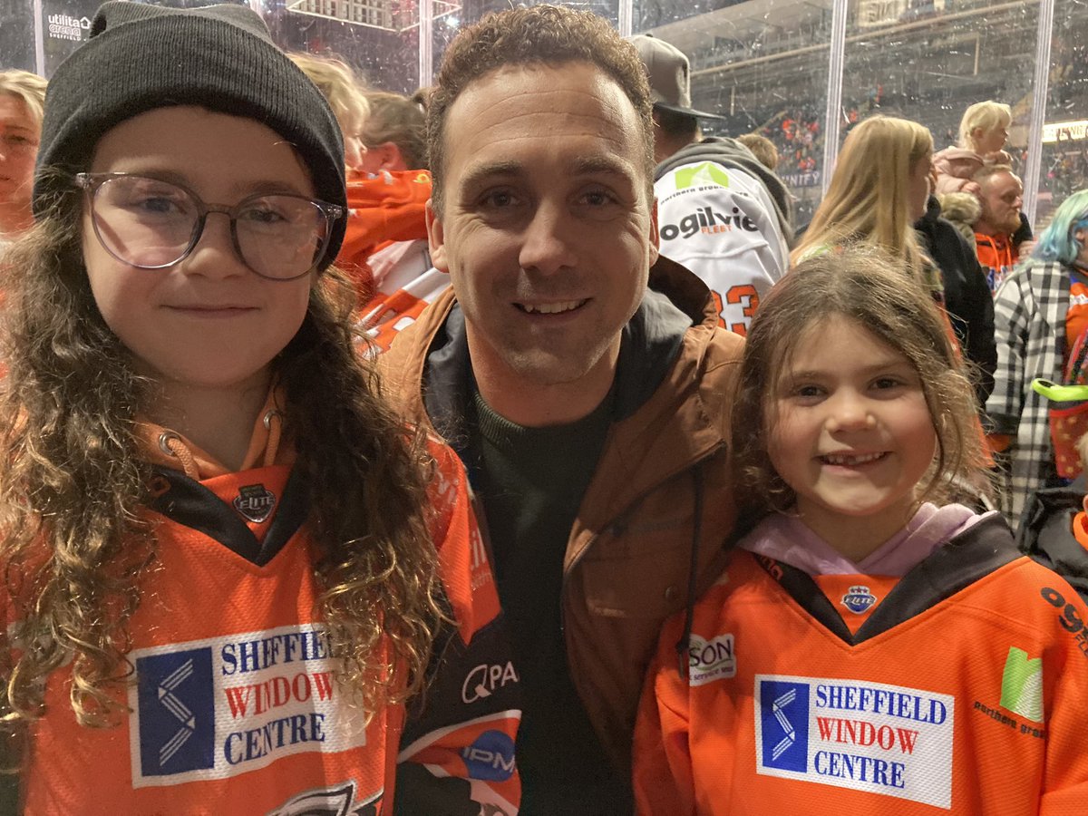 The girls love their hockey and are always looking for a player photo. If only they knew just how good this guy was. <a href="/steelershockey/">TriggerHub Sheffield Steelers</a> <a href="/Leggy_11/">Jeff Legue</a> great to see you and chat. Take care buddy.