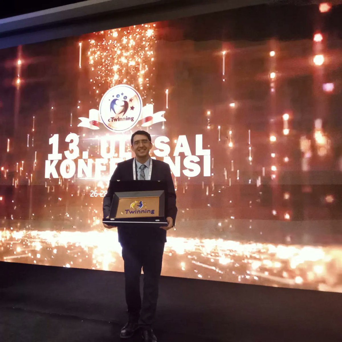 cmmrnn's tweet photo. 13. e Twinning Ulusal Konferansında projemiz STEM özel ödülünü almaya hak kazandı 😊kurucumuz Aliya Ahmadova Ortaklarımız @Ddmogretmen, @filizgediktas2, Kübra Bilge @Fatma Tezcan @ergen_mehtap @laylaslha, Kader Hal ,  Halil Ibrahim Yılmaz'a katkıları için çok teşekkür ederiz 😊 https://t.co/5WWgAKpspW