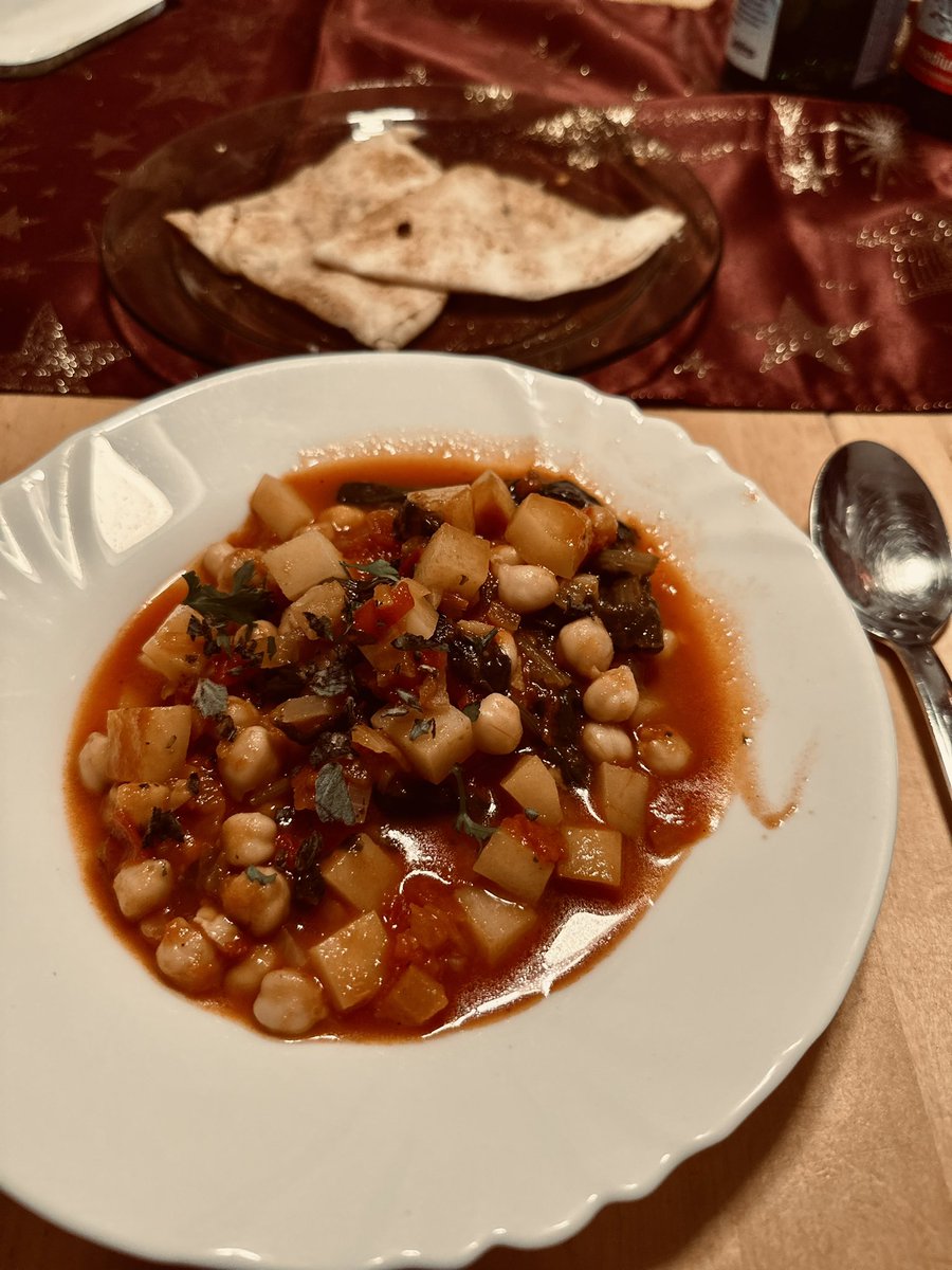 torsti79's tweet photo. Omas kulinarische Weltreise endet heute mit einer Marokkanischen Kichererbsensuppe mit gebratenen Fladenbrot! Bin gespannt wo es uns morgen hin verschlägt! Ein Herz 🫶für alle Omas dieser Welt😘♥️ #omaskitchen #kitchenpossible #oma https://t.co/JIzCaKdkzs