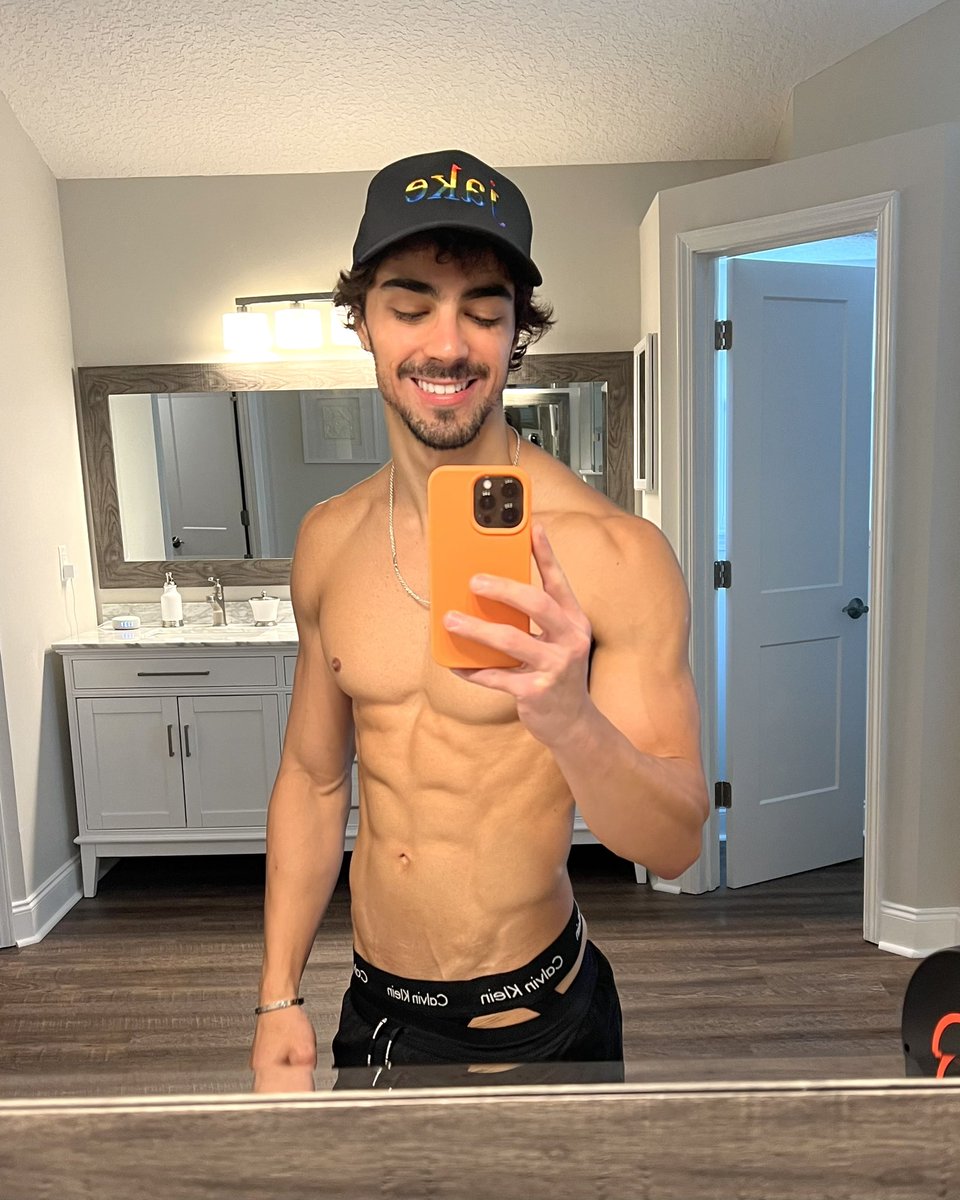 Gabriel Drummond on Twitter: "Você ganhou o que pediu de Natal? Eu ganhei um tanto de cueca 😆"