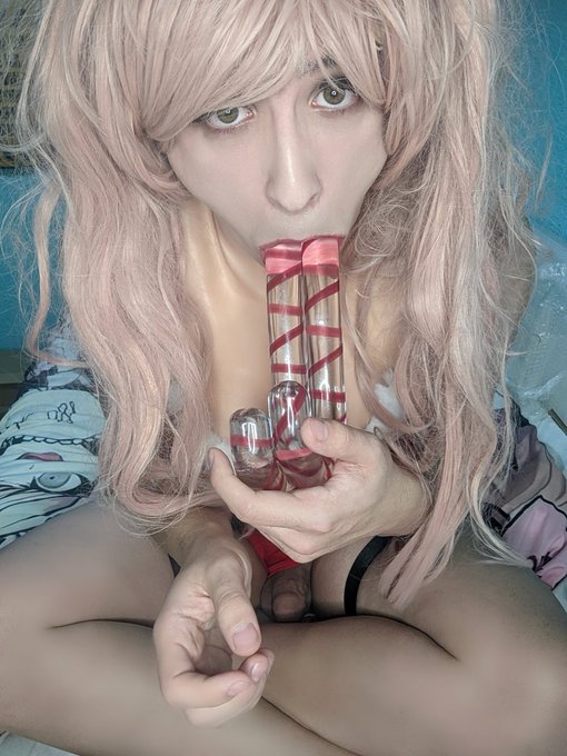 2 pic. I love candy??
Nyaaami ?

#femboy #sissy #Xmas https://t.co/Vvye8AgveV