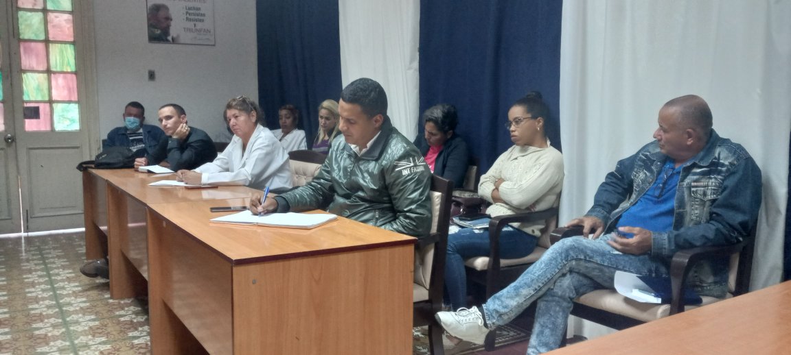 YagenPomares's tweet photo. Excelente encuentro de  @SaludProvincial con el Consejo de Dirección de la @DmsCienfuegos,se discutieron los indicadores del PAMI,el    funcionamiento de los CMF,el uso del presupuesto y el enfrentamiento al delito,las ilegalidades y las indisciplinas
@japortalmiranda
@MINSAPCuba https://t.co/KAyEQ1zmud