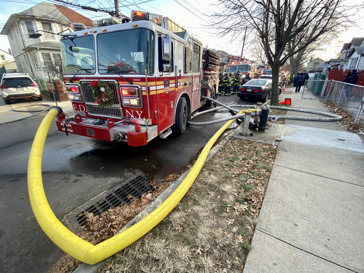PeterMFirehouse's tweet photo. Took in this @FDNY third alarm on 146th Street in #Queens this afternoon. #Firefighter #QueensFire #FDNY https://t.co/xiZIYS7GLy