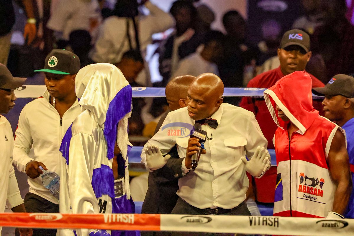 azamtvtz's tweet photo. MFAUME MFAUME vs IDDY PIALALI: Naam! Ni muda wa kufunga kazi na wenye shughuli.

Ni Mabibo dhidi ya Manzese

Tuko #LIVE #AzamSports2HD 

#VitasaNight #Vitasa #UsikuWaMabingwa #DisciplineNight #AchaInyeshee #26Disemba2022 #AzamSports2HD #IddiPialaliVsMfaumeMfaume https://t.co/8XM4mc5wok
