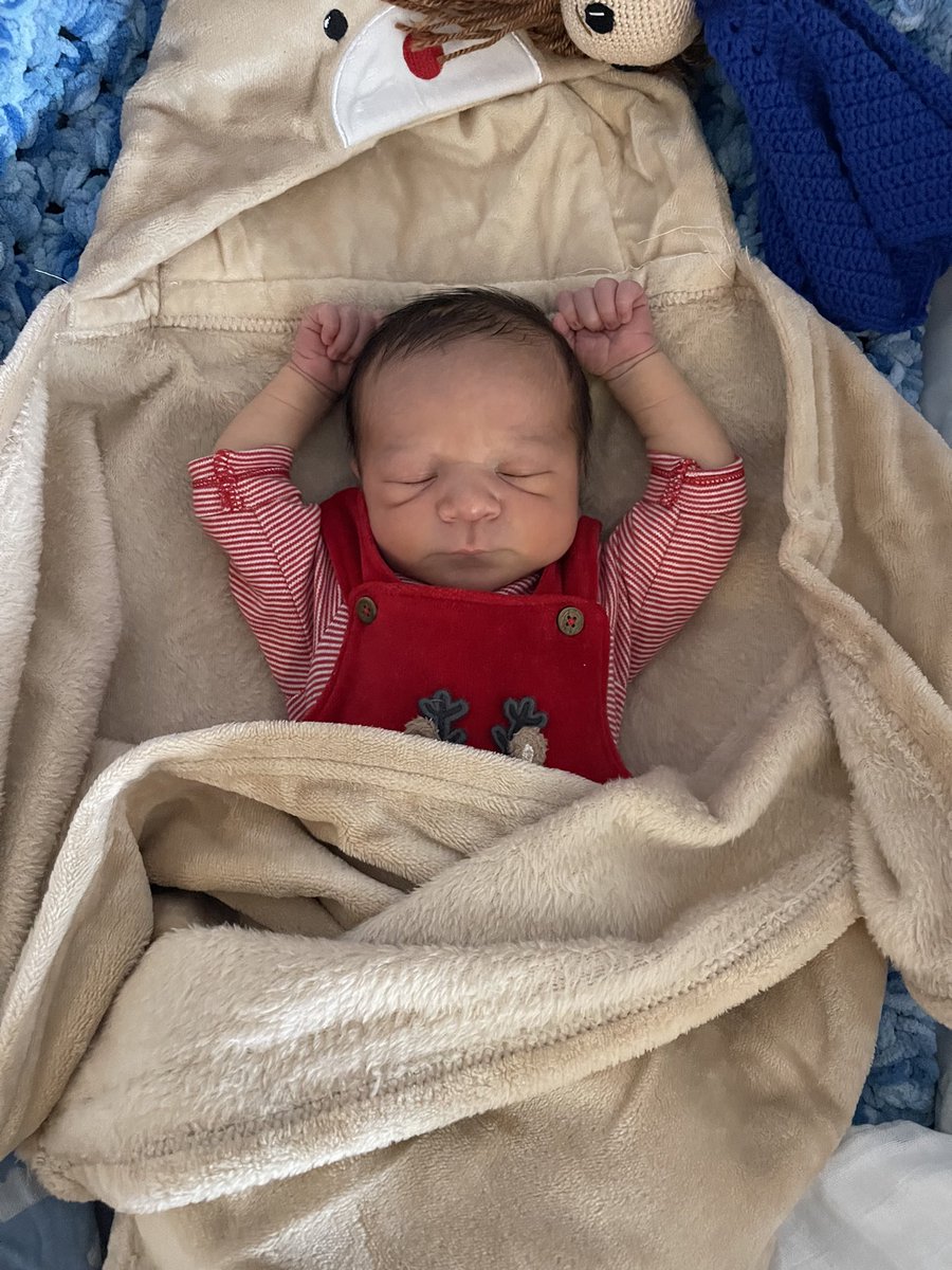 My beautiful first grandson Ozzy born 22/12/22, absolute perfection 💙