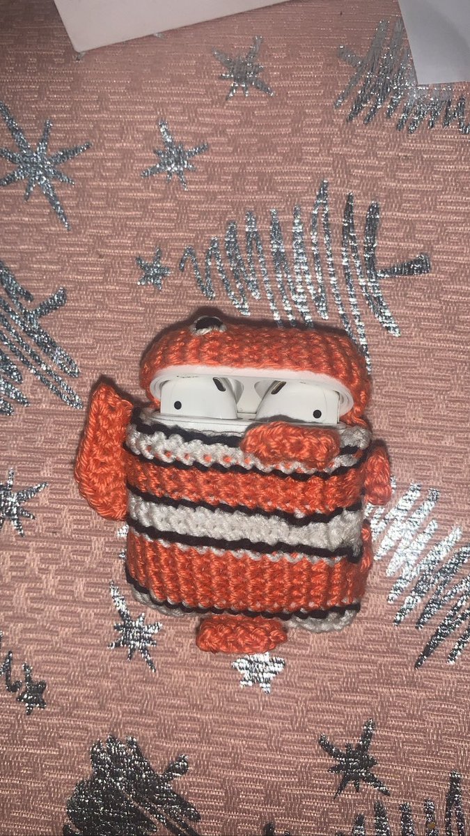 Polaroid143kpop's tweet photo. Protege tus AirPods 
Método de pago: ATH Móvil 

#supportssmallbusinness #SmallBusiness #customize #crochet #airpods https://t.co/4xlEHPYorQ