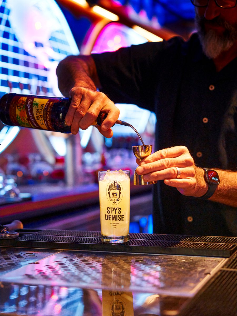 Ring in the New Year at our NYE Party! ✨🍾 Tickets include All You Can Drink House Wines, Beers, and Cocktails, an appetizer buffet, and a toast at midnight! 

Get your tickets now: safehousechicago.com/events/new-yea…