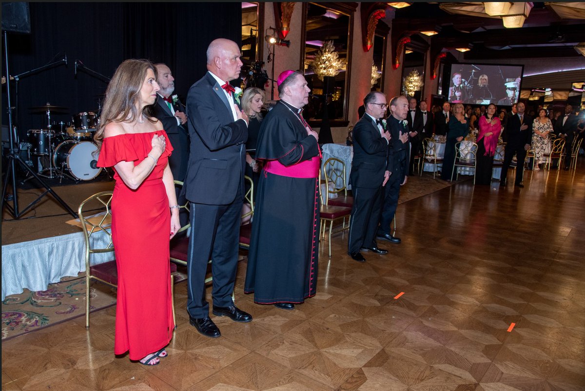 friendsofmercy1's tweet photo. A blessed, beautiful start to our Mercy Ball!

#FriendsofMercy #MercyHopsital #RockvilleCentreNY #MercyBall https://t.co/2AnMKP096p