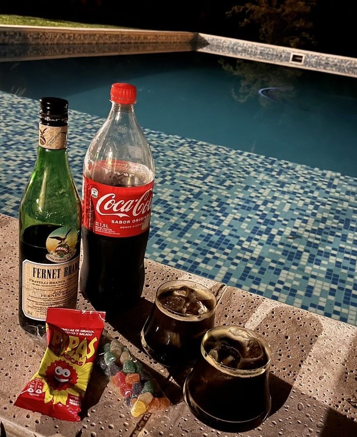 ElDerechoOnline's tweet photo. Por un verano con mucho fernet https://t.co/0bjvYIZLaP
