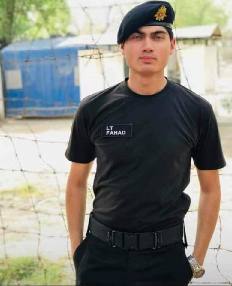 Aftab_Nazir's tweet photo. شہید کیپٹن فہد خان (یوسفزئی)سواتی 
اللہ تعالی والدین کو صبر جمیل عطاء فرمائے آمین 
#CaptFahad https://t.co/pQLsJIdM7I
