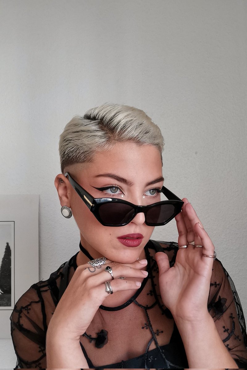 mxnon_grc's tweet photo. [ rt très appréciés 🥺]
Passionné de makeup, coiffure, mode, stylisme, beauté, j'ai la chance de participer à un concours de photogénie afin de gagner un stage parmi ce beau monde qui me fascine. Seul le public peut m'y faire parvenir par le biais de votes sur CASTING PODIUM
👇🏻 https://t.co/LXMjc4la3R