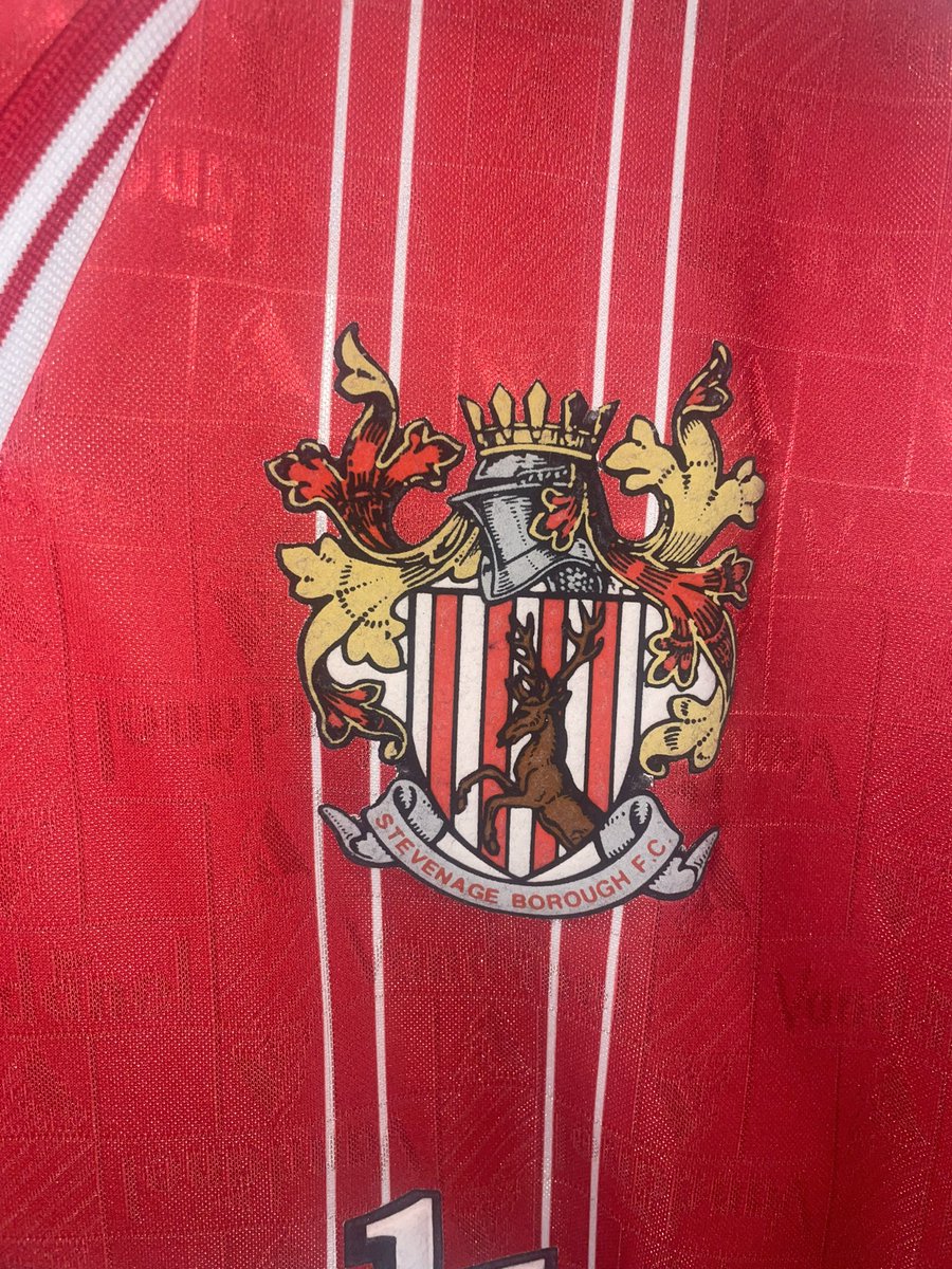 Lewis_TBW's tweet photo. A festive treat up for grabs…👇💫

Stevenage Borough FC Home Shirt 98/00 - Size M (Excellent Condition) 

The 1998 original home classic to Stevenage’s current home 2022 remake. 

Available on eBay here: https://t.co/yjrOhKAtjp 🛍️ 

#Vandanel #Sunbank #Boro 🔴⚫️ https://t.co/oOnAZb9Jky