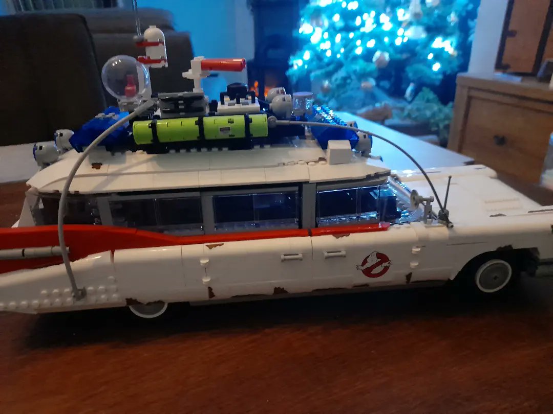 HgWhaley's tweet photo. Finally Finished Building my new Lego Ecto-1 from #ghostbustersafterlife. 😁 #ghostbusters #ecto1ghostbusters #lego #legophotography https://t.co/RyXg9m8XbW