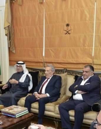RabihElAmine1's tweet photo. شارك مجلس التنفيذيين اللبنانين في لقاء مثمر وممتع مع سعادة السفير وليد بخاري بحضور رئيس الهيئات الاقتصادية و اتحاد مجالس الاعمال اللبنانية الخليجية و مجالس الاعمال في السعودية و الكويت و دبي
@bukhariwaleeed
@ElieIRizk
@akahlil
@toni_rahi @MohamedChoucair @maroun_najjar @Leb_Ex_Co https://t.co/lcbAxNLLmm