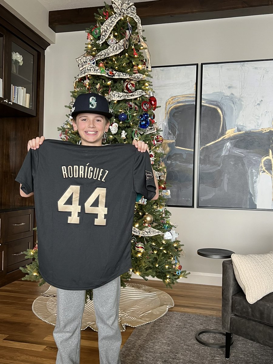 Excited to watch <a href="/JRODshow44/">Julio Rodriguez🇩🇴🦁</a> and the Mariners this season.