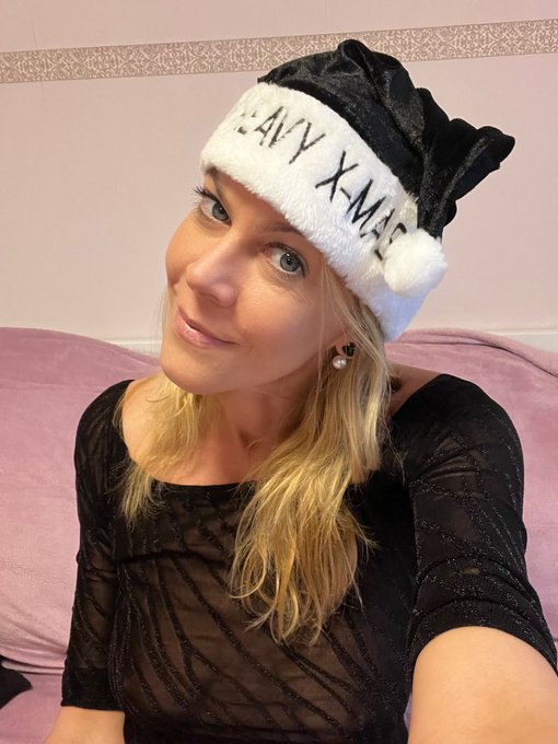 Show me so love Girls &amp; Boys out there 😋😋 #mileyweasel #Xmas #blondesdoitbeeter https://t.co/PXFe3kb<a href="/tag/mileyweasel"class="tags">#mileyweasel</a><a href="/tag/xmas"class="tags"><span>#xmas</span></a><a href="/tag/blondesdoitbeeter"class="tags"><span>#blondesdoitbeeter</span></a>