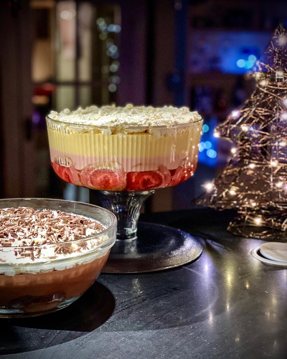 _sarahdavies's tweet photo. Boxing Day food. Featuring bubble & squeak with a breakfast sandwich, the traditional turkey melt, trifle & a special request from the children, a chocolate trifle! @HStreetley89 @_MarkD
#boxingday #boxingdayfood #christmasdinnerleftovers #leftovers #turkeymelts #trifle https://t.co/jxywBwxfCf