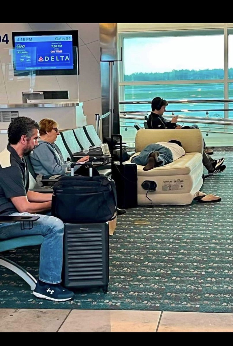 86our45's tweet photo. This guy does #SouthwestAirlines right.  Pack your air mattress in your carry on baggage. @SouthwestAir https://t.co/IWXayKHol0
