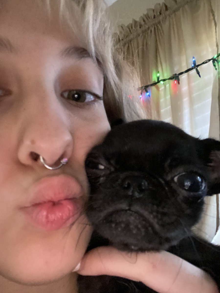 groovysebb's tweet photo. i came to tx for christmas, and i cant wait to go home to these two <3 https://t.co/kMB5U8jrEd