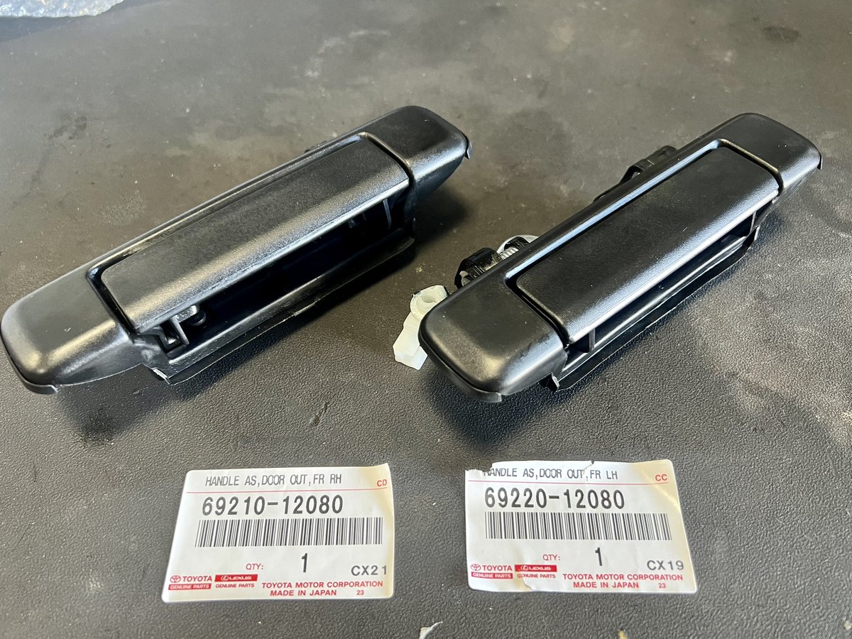 AE86 エンブレム ドア窓ハンドル(左右) スイッチ レンズ　純正品　新品‼️ AE86再生プロジェクトin Twitter 】ドアアウターハンドル左右新品