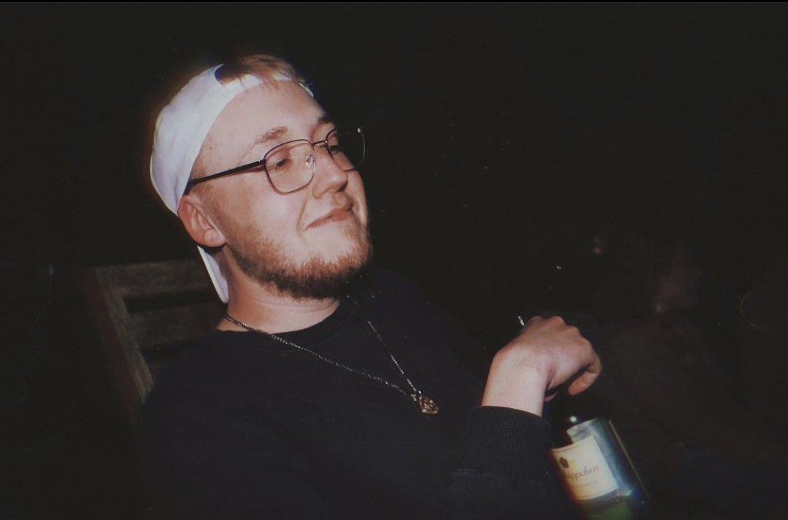 Zerioox7's tweet photo. Wenn der Alk auf der Party schon leer ist, du aber weißt, dass du die letzte Flasche Vodka stibitzt hast. 
@ichbinzarbex https://t.co/05Gh9DcFBH
