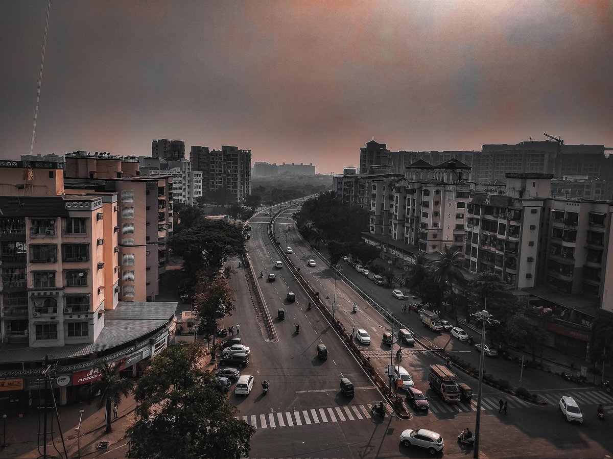 tejasfoferkar's tweet photo. A life on the run🛣️
#roadphotography #highway #citylife #street #viewfromthetop #viewfromabove #streetphotography #streetphotographyindia #indianphotography #navimumbai #seawoods #nerul #india #viewofcity #highwayphotography #coloursofindia #indiancitylife #city #cityphotography https://t.co/uAsa572plm
