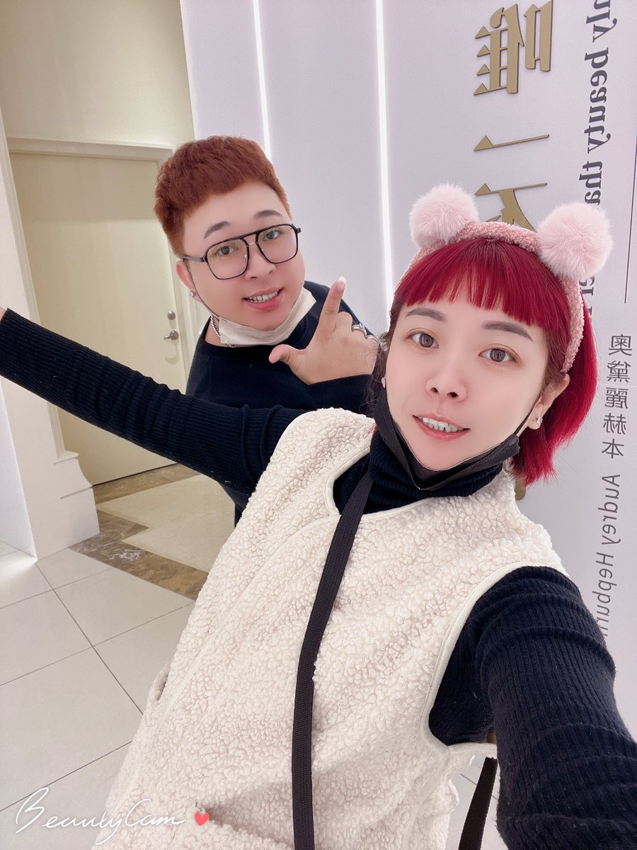 不得不說這裡非常美入門票🎫300
雖然很多人都嫌貴但其實比起其他觀光工廠用心很多晚上五點半之後會有下雪❄️算是蠻美的下雪時段好像到一月不知道啥時結束，可上網查詢🔍
#嘉義佐登尼斯城堡 https://t.co/g54FcrE7oU