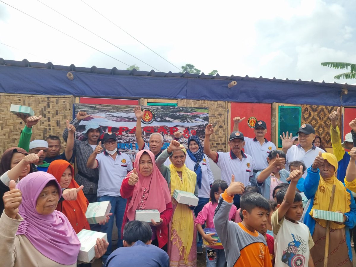 BAKTI KEMANUSIAAN CIANJUR
POSKO BERSAMA YWBS, IKA UNDIP, ALPAGAR.83

 kegiatan kita tanggal 20 Desember 2022, kita telah menyelenggarakan  *GIAT KEMANUSIAAN BAGI KORBAN GEMPA CIANJUR*