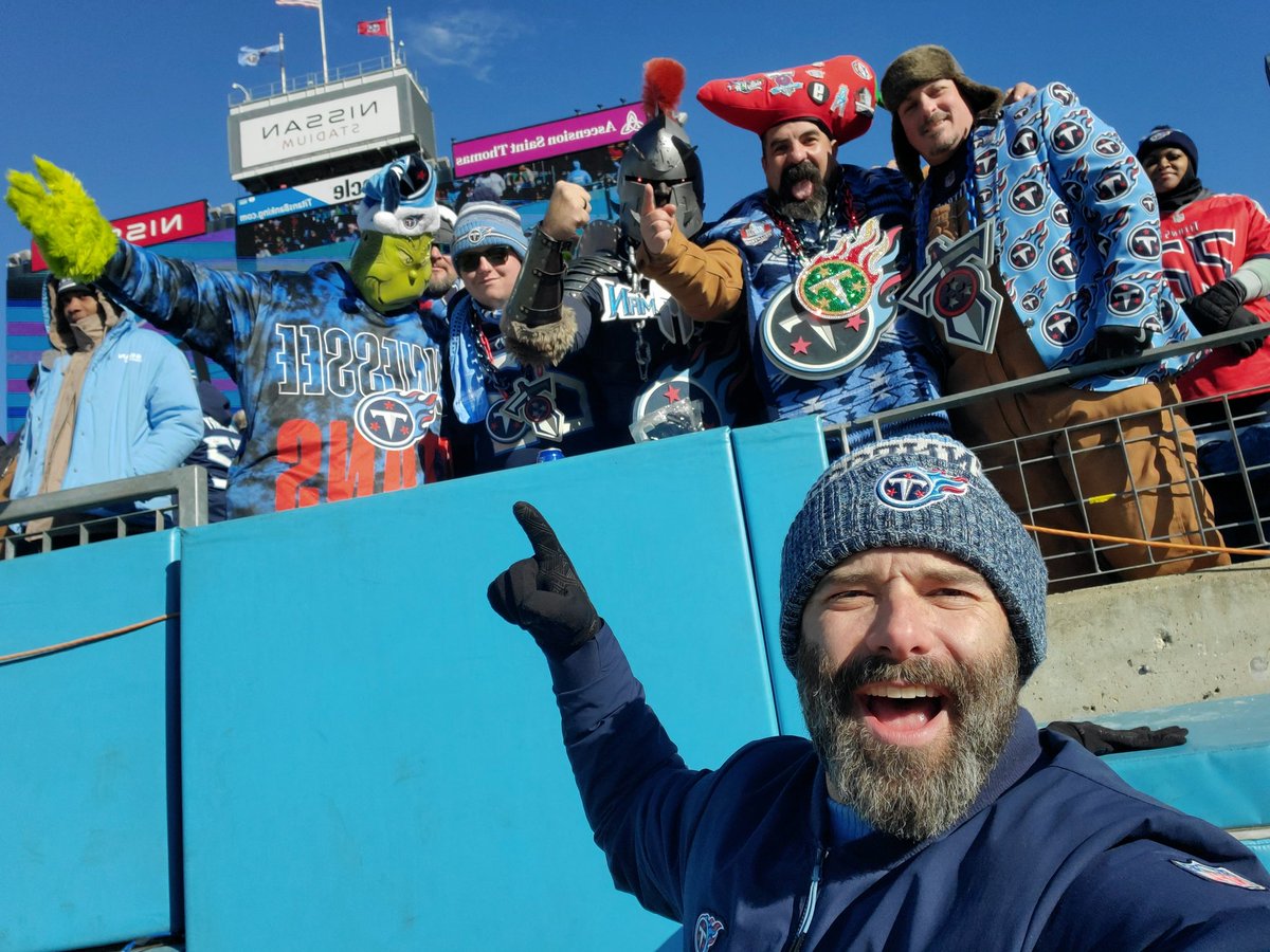 Titanman615's tweet photo. Just a few pics and avideo from the game , with #Titans owner Amy Adams Strunk and the boys @LncSmth @Skullspliter1
#TitanUp #TennesseeTitans #NFL #Superfans #Titanman #Titanman615 #Chillypepper https://t.co/fLw1Ga0f8C