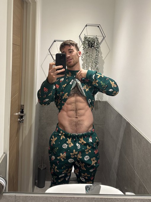 Xmas promo expires in a few hours! https://t.co/3x6d7ZQcv6 🎄✨ https://t.co/VxHqp7zYfr