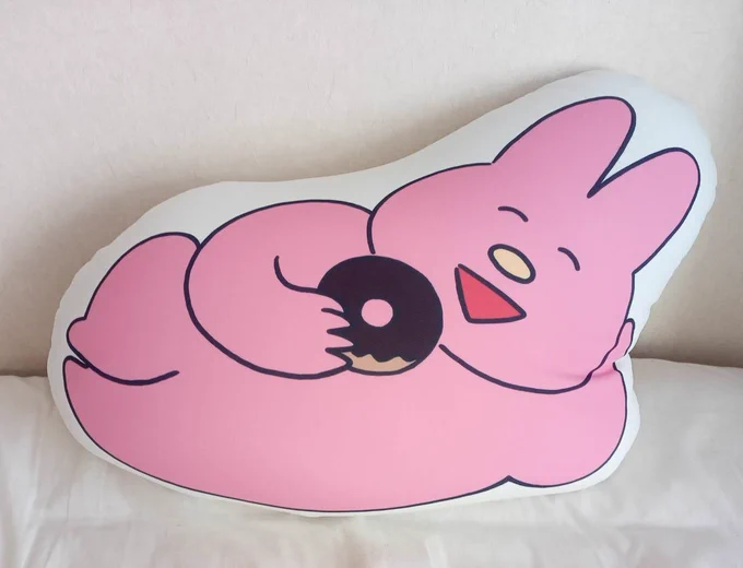 【お知らせ】カドカワストアより「なおにゃんの よりそいビーズクッション&amp;ポストカードカレンダーセット」の販売が決定しました今日から予約スタートです。ぜひ宜しくお願いします 
