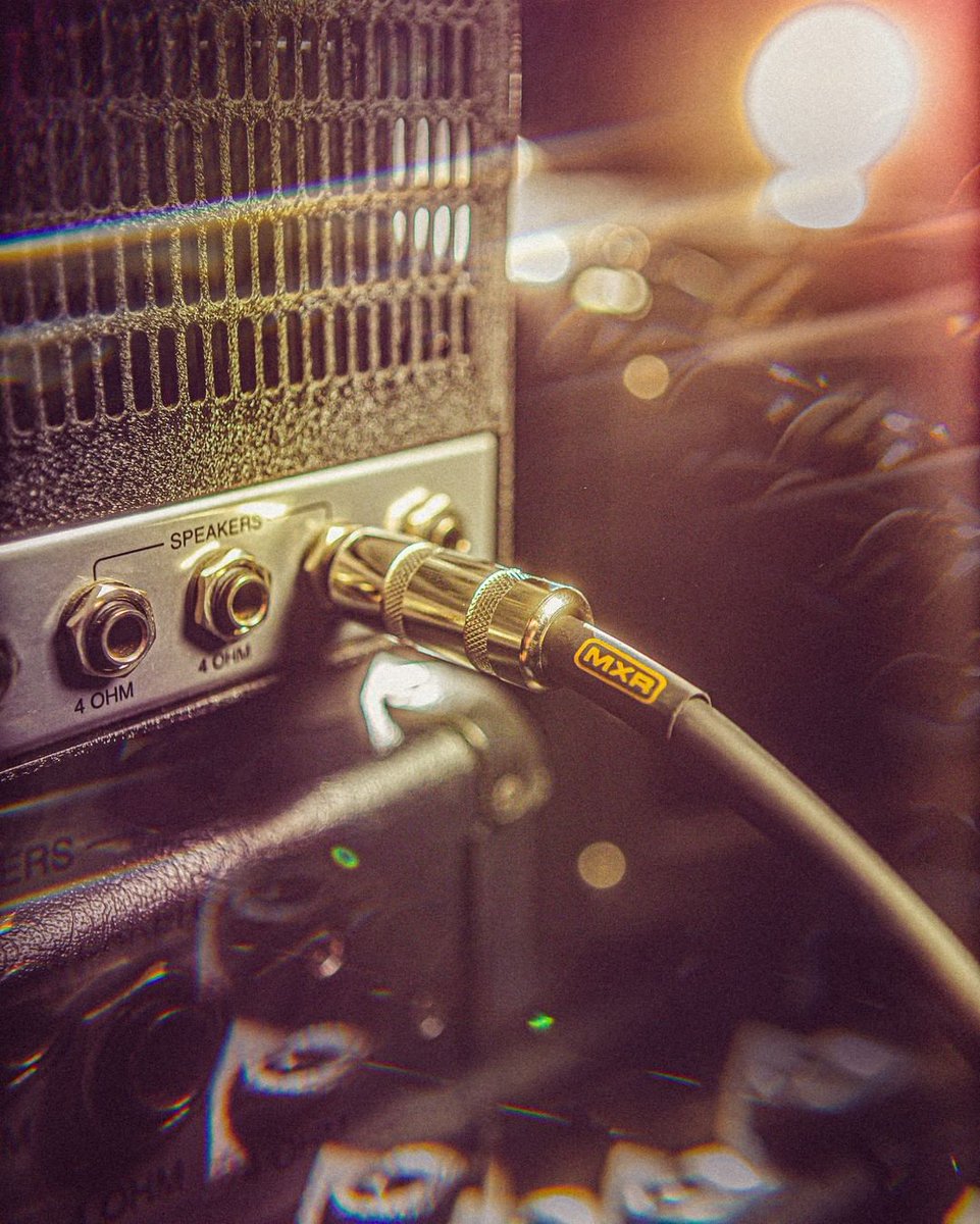 JimDunlopJP's tweet photo. スピーカーケーブルを交換したことはありますか?
アンプやペダルのセッティングに集中し、なによりスタジオやステージでの楽しい時間を過ごすことに気持ちがむいて、なかなか目を向ける機会がない部分かもしれません。
MXRスピーカーケーブルをぜひお試しください。
•
#mxr #mxrcables #jimdunlop https://t.co/cfsYBk1Jjo