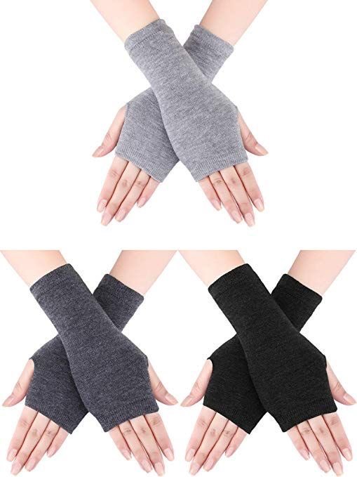 ⠀⠀   

ㅤ ㅤ ꒰ ⠀⠀ ა ♡ ໒ ˚ ˖  𝖌𝗶𝗳𝘁𝘀 ⠀⠀ ꒱⠀

For Big Sister, I got you a pair of new boots, and also a couple of fingerless gloves. I hope you like them ^_^!

  ⠀⠀