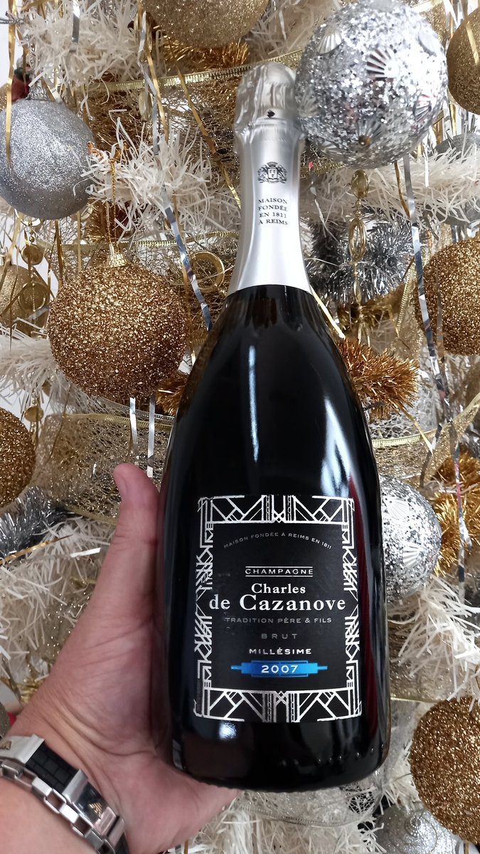 PabloChamp's tweet photo. CHARLES de CAZANOVE
Millesimme 
Brut 2007
9 Años sobre lías
60% Pinot Noir
40% Chardonnay
Reims
France 🇫🇷
#lifestyle #MerryChristmas #MerryChristmas2022 #HappyHolidays #life #happy #Champagne #love #25Dic https://t.co/19sN4676R4
