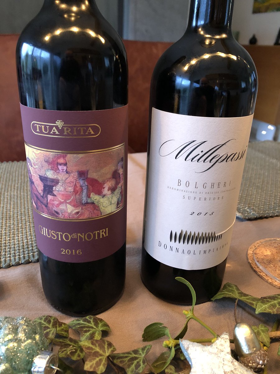 mdago87's tweet photo. #italy #redwine #tuscany #tuarita #donnaolimpia #bordeauxblends #enjoy #delicious #friends #roastbeef #vegetables 🍷🍽️🇮🇹 #cristmastime #chill https://t.co/qtAa78MWJa