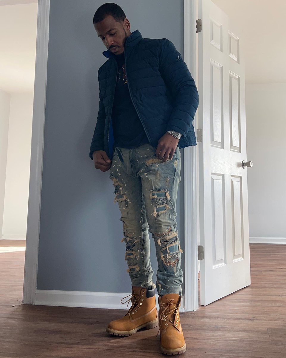 FRESHJ914's tweet photo. #spanishfresh #MerryChristmas #indieartist #hiphop #newjoint #LinkInBio #poeheadquarters #durtup #bandaid #ny #sc 🤞🏾💪🏾🇩🇴🦈 https://t.co/XmdEDpV0mp