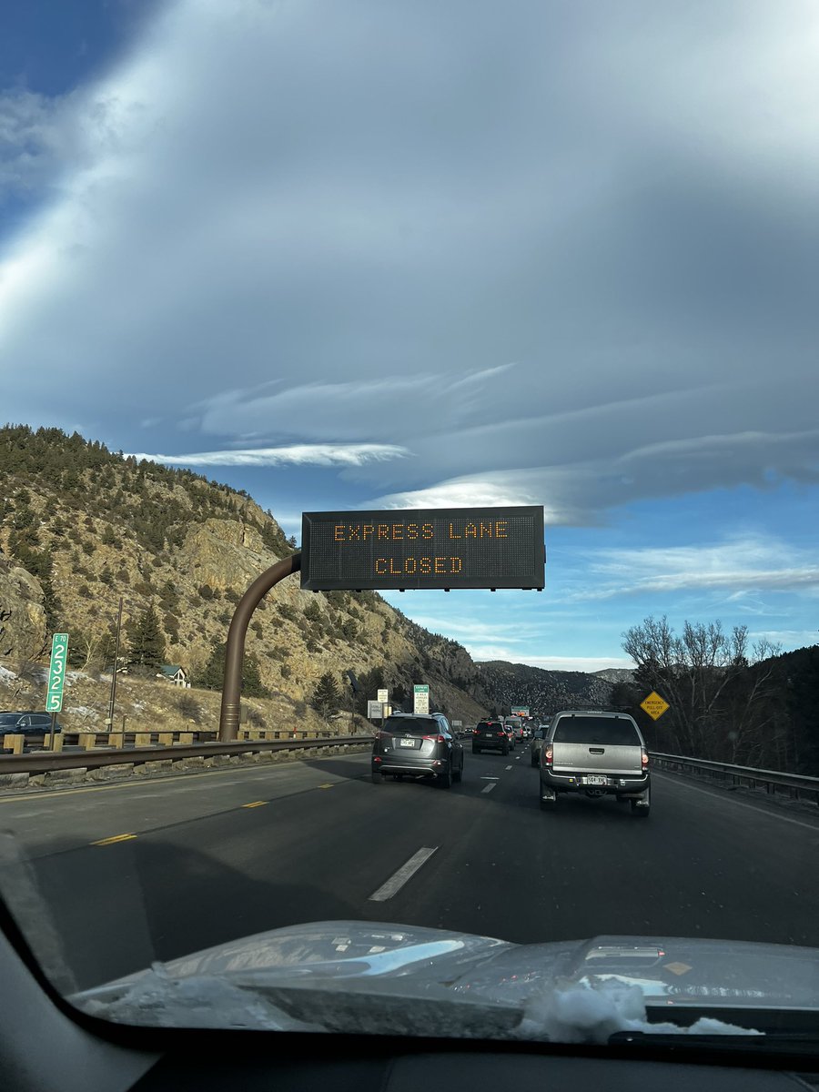CnnctdDreams's tweet photo. @ColoradoDOT care to explain why the express lane is closed on one of the busiest ski days of the year?? https://t.co/7iMR2ArjaP