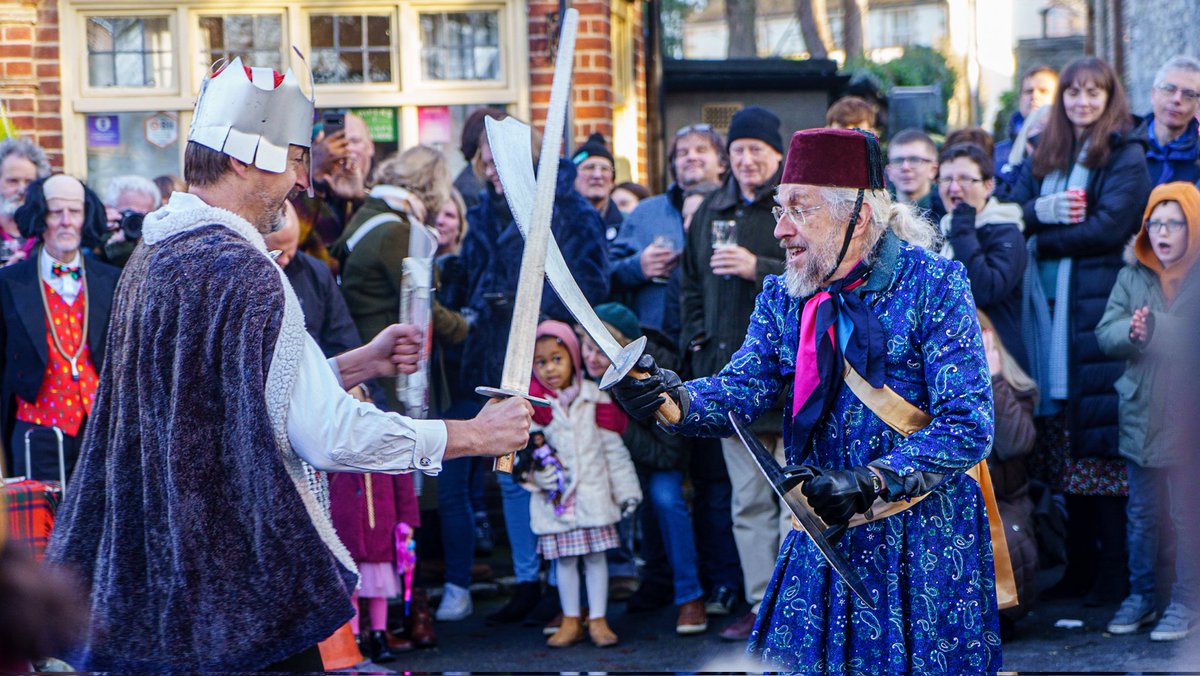 Howard_S's tweet photo. It's #BoxingDay and a welcome return of @HeadingtonQMD for the annual #mummers play and #rappersword dance
#morris #headington #oxford https://t.co/GnSkoFw8o6