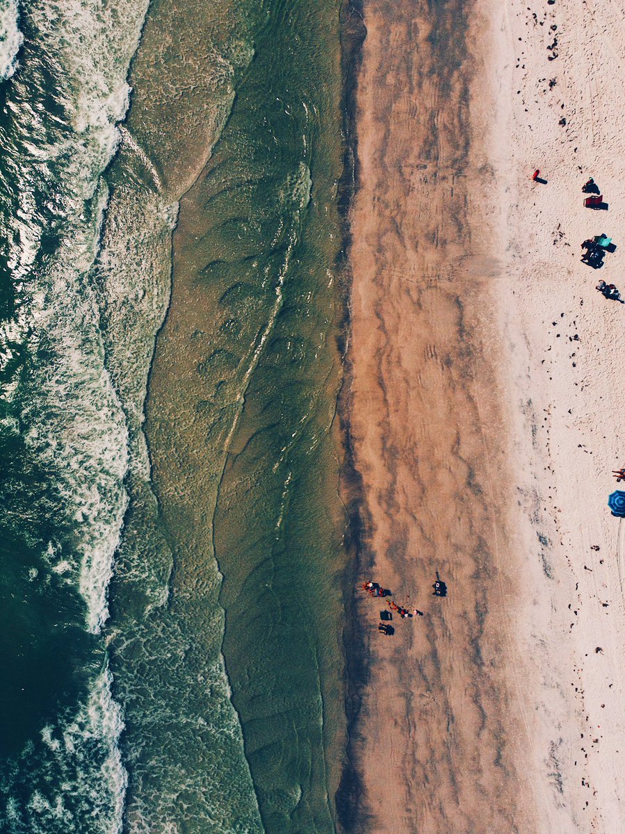 <a href="/NickBrownlow_/">Nick Brownlow</a> Best beach shot I’ve taken was a collaboration between myself and my brother <a href="/iBurks/">David Burks</a> 🌊