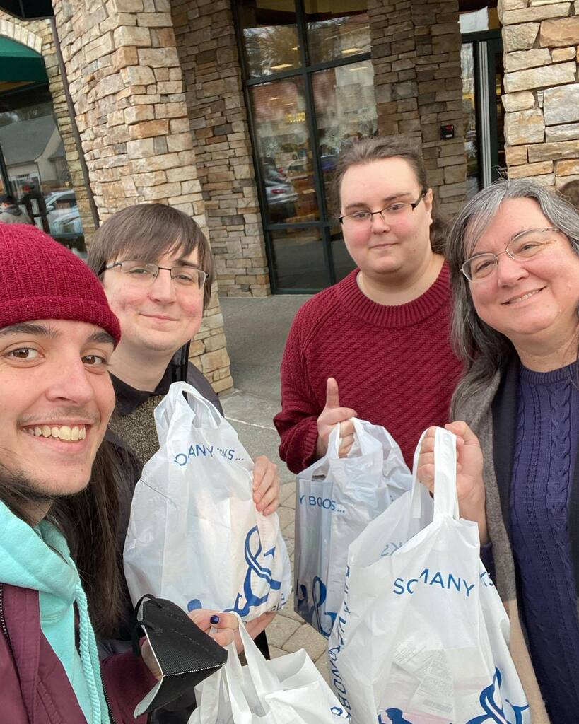 mkhayes's tweet photo. The traditional, post-holiday TomTom &amp; JuJu Bookstore Trip, sponsored this year by B &amp; K, thank youuuuuuu https://t.co/fD97tHjIwx https://t.co/rd2jsoNL4Y