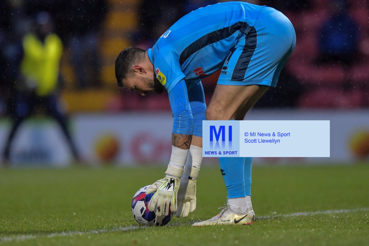 SL_SportsPhotos's tweet photo. ๐ธ๐ธ Glove choice of #officiallyDale Goalkeeper @RichODonnell23 are the the @Kaliaaer #Nitrolite #JHV1 priced at around ยฃ55 #glovestheproswear โฌ
๏ธ โฌ
๏ธ โฌ
๏ธ #goalkeepergloves ๐งค๐งค https://t.co/svwgz9rHK9