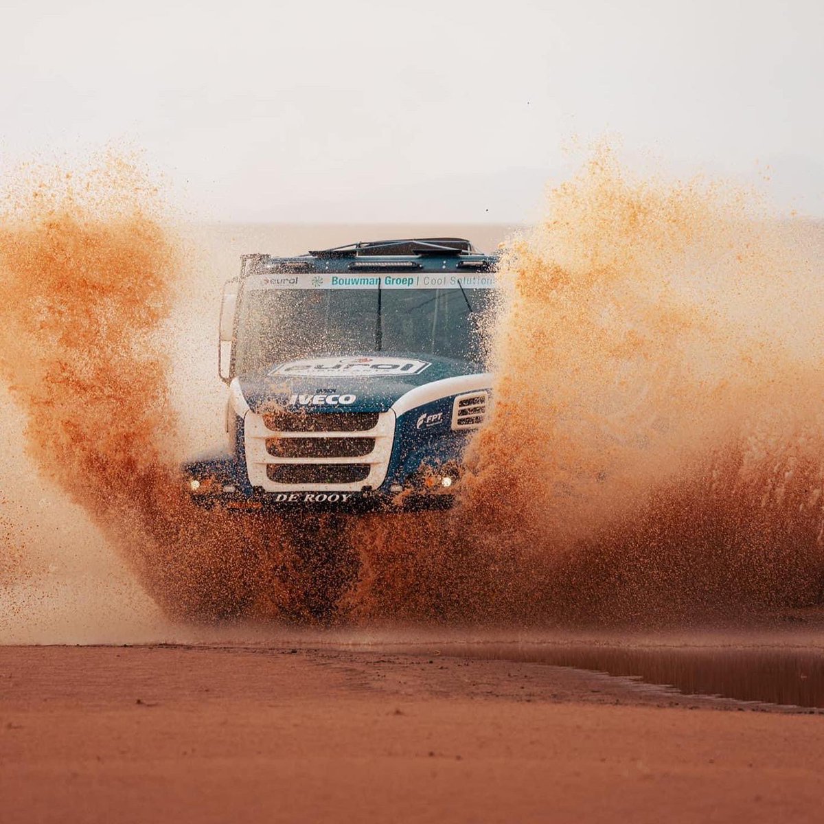 TelpointBenelux's tweet photo. Dakar 2023

Ook de komende Dakar Rally rijdt Telpoint mee als sponsor met rallycoureur Mitchel van den Brink van het team Eurol Rallysport Team De Rooy

Wij wensen Mitchel heel veel succes! 💪🏻🇳🇱🚚💨

De Dakar Rally is van 31 december 2022 tot 15 januari  2023 in Saudi-Arabië. https://t.co/m7PdrTX7Iu