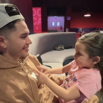 jdmiamorcito's tweet photo. “Gracias por ser mi papá” ame, no puedooo no es posible que no vean el MARAVILLOSO padre que es JD. ❤️ https://t.co/rthoczp8YA