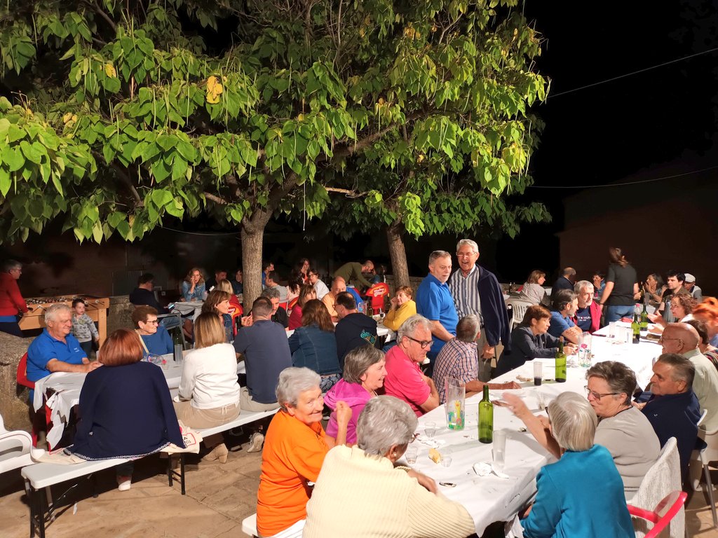 velilladlosajos's tweet photo. Ya llegamos al final de #Proyecto52 de @mongeleon con #52de52 y hoy el tema es #comida, lo mejor degustar un buen menú en el pueblo con mesas llenas de velillenses y amig@s. https://t.co/khTNWQQPdq