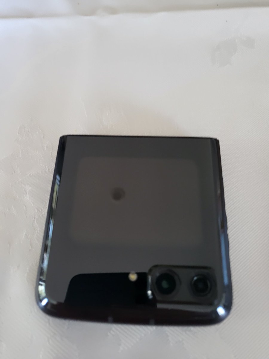 jarryd007's tweet photo. My new phone😀, one which will never come to the us, but came to Australia 🙂, z flip 3 will be missed 😢.
@theMrMobile @theunlockr @Jaime_Rivera @jvtechtea @isadoes_ @booredatwork @SuperSaf @davidimel https://t.co/RLrNCpIpCd