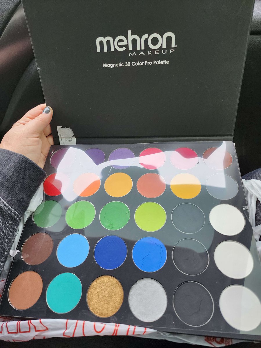 0athyTTV's tweet photo. All the colors to paint my face with! 

I'm excited, are you?! 

#ReturnToTwitch

TACO TUESDAY 7PM MST! DEC 27TH! https://t.co/h0mSqiFkEF